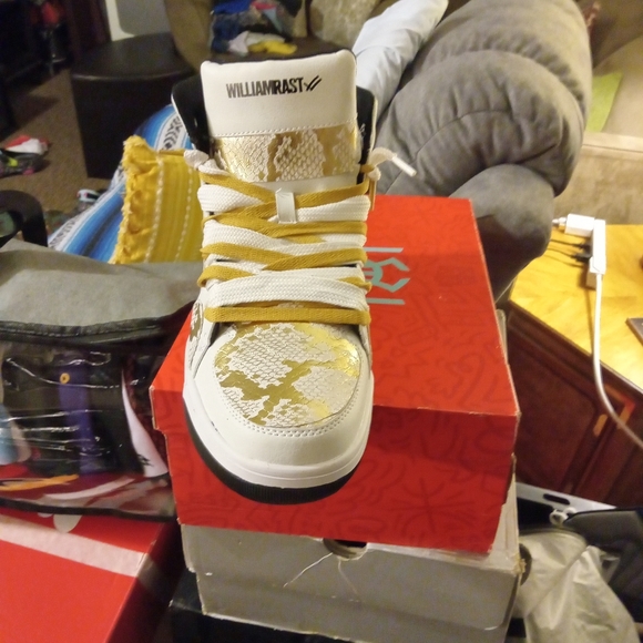 Designed William Rast sz 11 - Picture 2 of 5